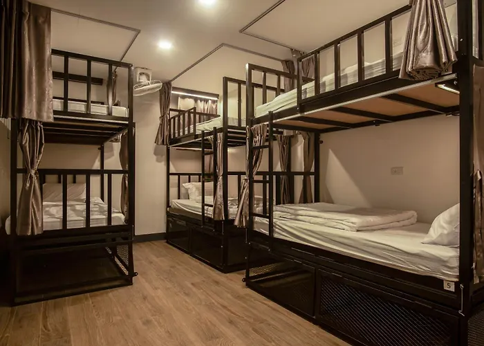 Sea Beach Hostel & Club Beachfront 18-39 Years Only